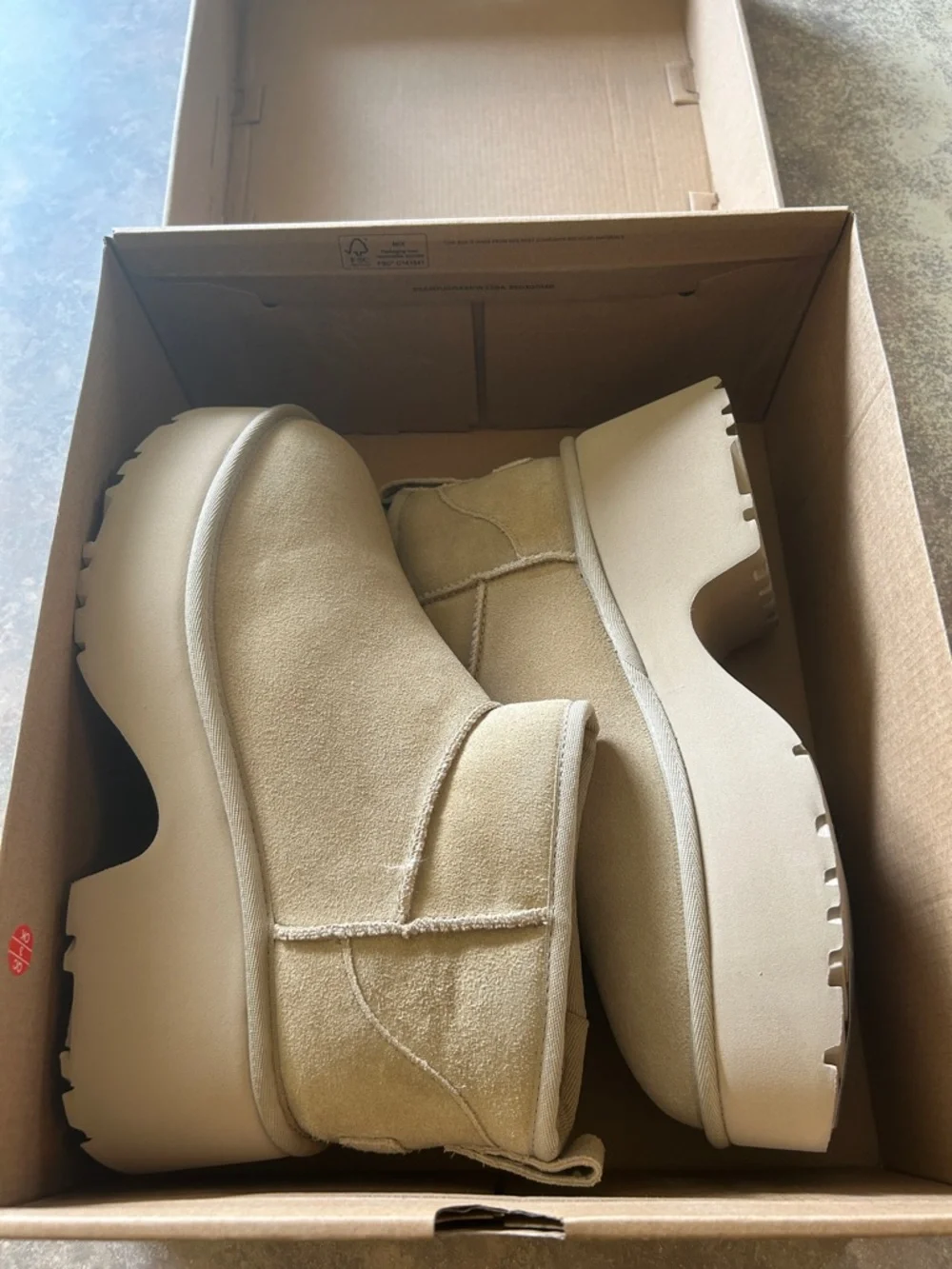 NIB UGG Classic Ultra Mini New Heights Platform Boot